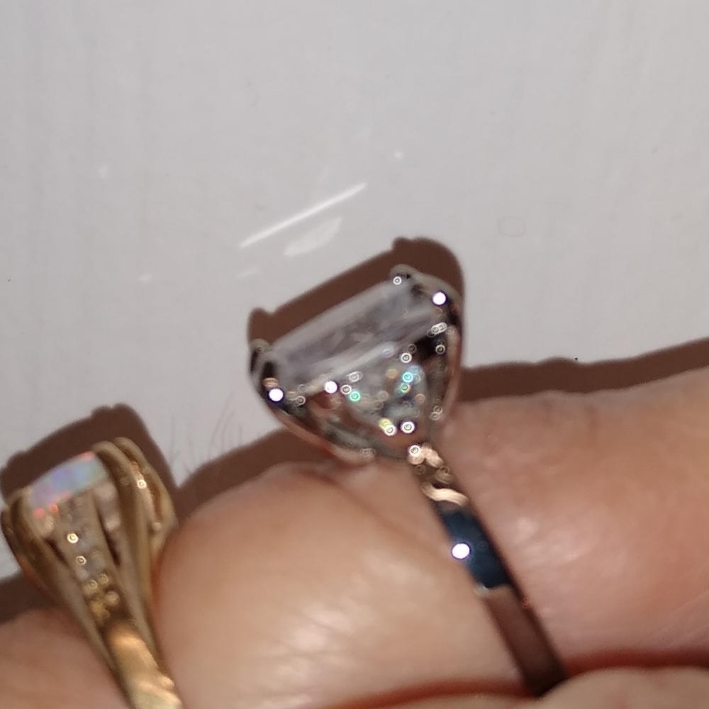 NWT 3 STONE WHITE SAPPHIRE RING - Picture 6 of 6